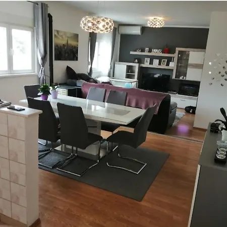Luka Apartment *