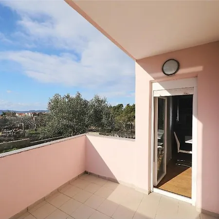 Luka Apartment *